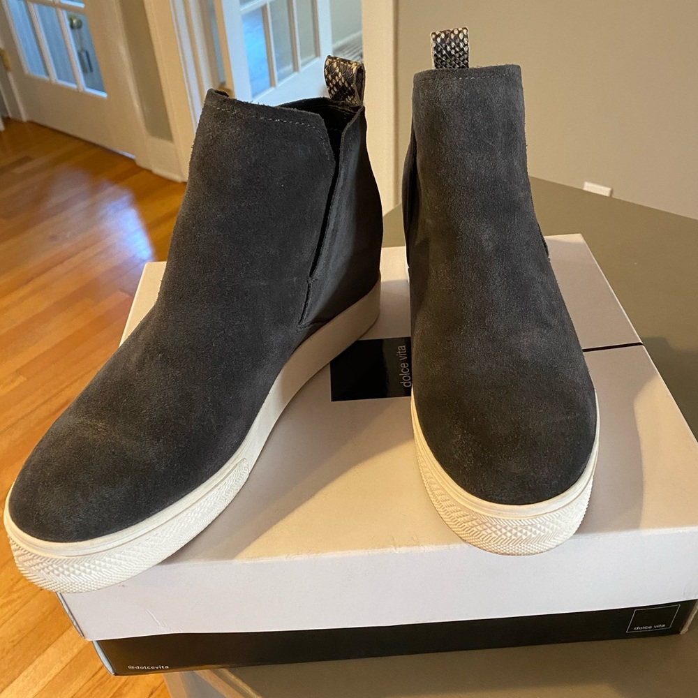 COPY - Like new! Worn once suede sneakers.